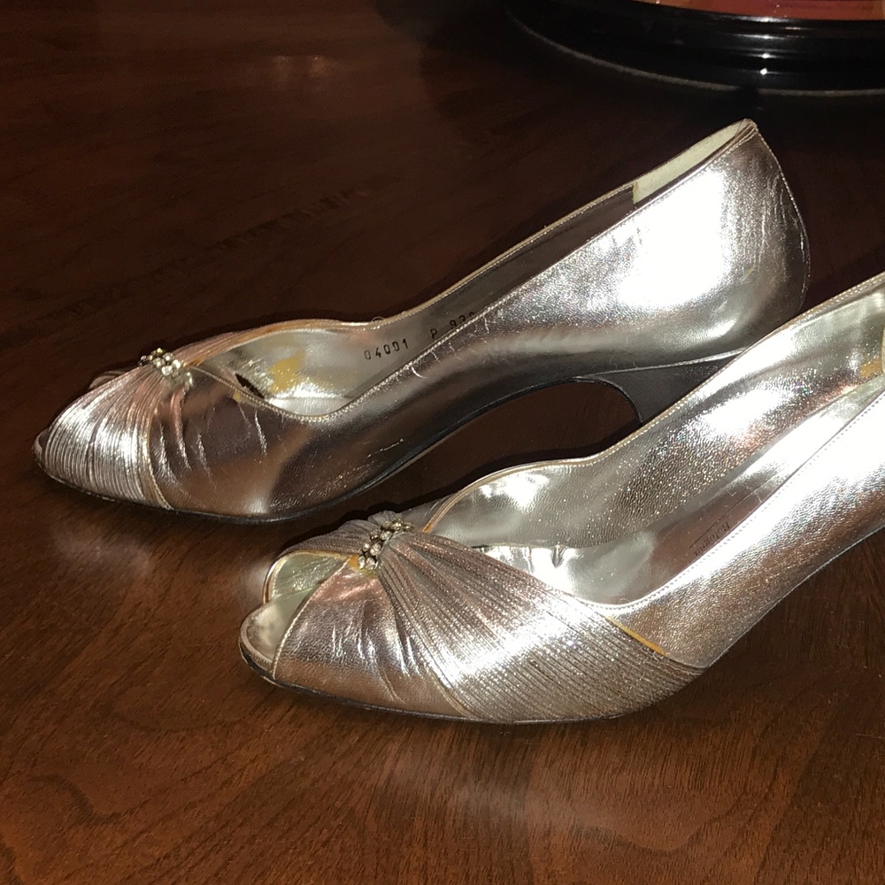Silver Greta Medium Heel Pumps